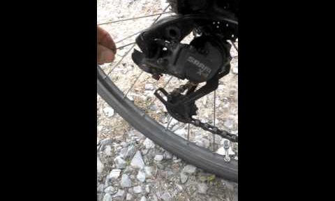 Changing the bicycle derailleur cable-Removing the old cable