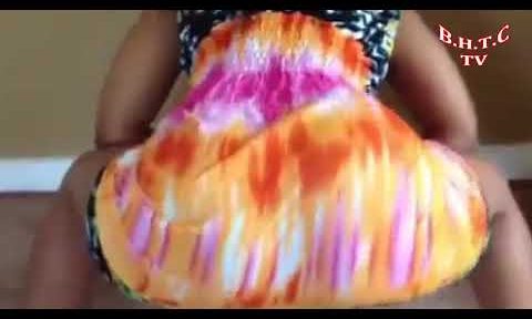 TWERKING WITH NO PANT