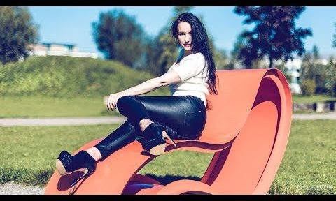 STROLLING IN HIGH HEELS – Tips & Tricks – Running in high heels